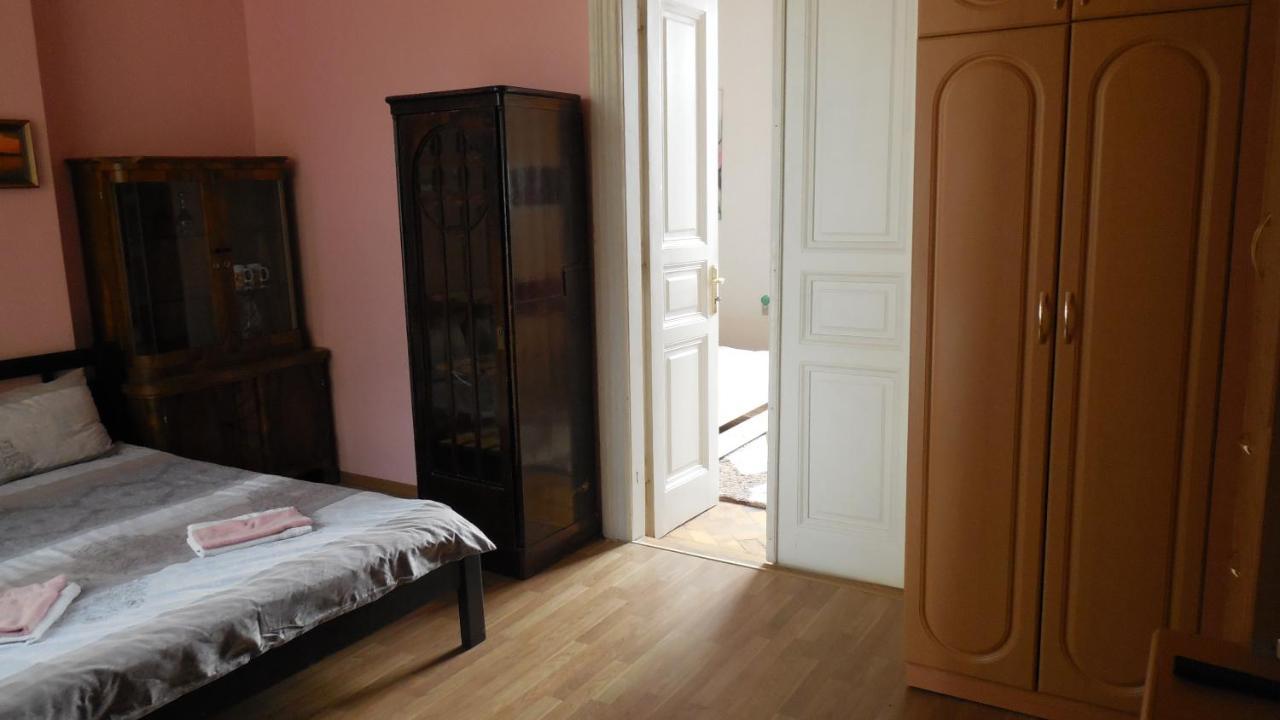 2 Room Apartment Near Opera House 利沃夫 外观 照片