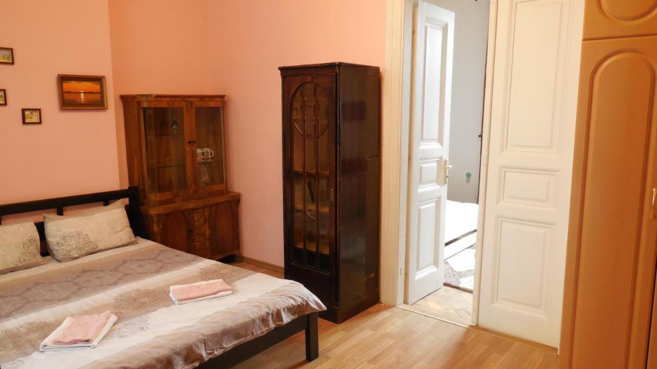 2 Room Apartment Near Opera House 利沃夫 外观 照片